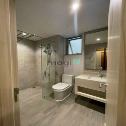 Bán  penthouse Midtown M6, 245m2, 4PN, 5WC, nhà NTCB. Gía tốt.