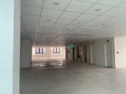 Cho thuê sàn Văn phòng 300m2 ở mặt phố Lạc long quân, thông sàn