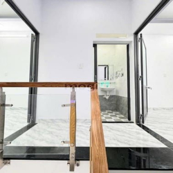 Bán 64m2, 875tr nhà đường Cao Thắng ,Q10, gần trường, sổ riêng