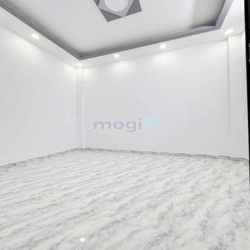 Bán 64m2, 875tr nhà đường Cao Thắng ,Q10, gần trường, sổ riêng