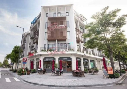 Cho thuê nhà MP Thái Hà DT 300m2, MT  10m , giá thuê 140tr/tháng