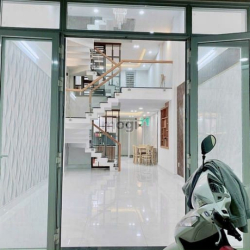 CẦN bán căn nhà TRẦN NÃO Q2 62M2 Giá 1ty740tr Gần TTTM tiện KD