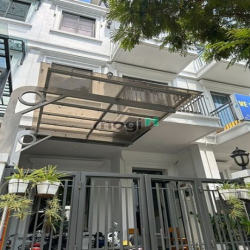 Bán nhà phố Lake View đối diện hồ siêu đẹp giá rẻ