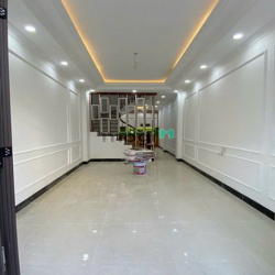 Bán nhà Sài Đồng Long Biên 42m2 4 tầng 3 bước ra hồ Điều Hòa giá 3,45T