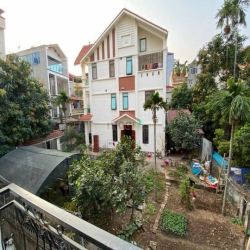 Bán nhà Sài Đồng Long Biên 42m2 4 tầng 3 bước ra hồ Điều Hòa giá 3,45T