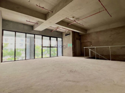 cô còn 1 shop Midtown m8 giá 50tr 128m2 trệt lầu giao thô quận 7