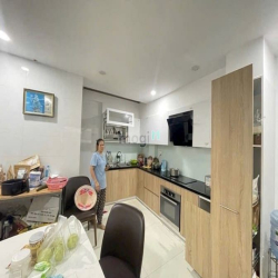Xe hơi ngủ nhà - 5 Tầng - 66M2 - 4,3M x 15M - Thang máy - Sân bay 3P
