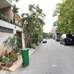 Bán đất khu 215 Nguyễn Văn Hưởng Thảo Điền Q2 DT 450m2 giá 150tr/m2