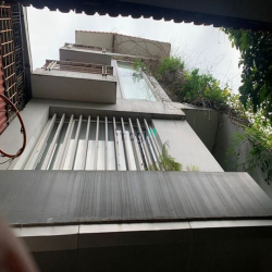 Cho thuê nhà mặt phố Nguyễn Văn Huyên diện tích 30m2 x 4 tầng mt 5m