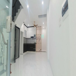 Cho thuê nhà mặt phố Nguyễn Văn Huyên diện tích 30m2 x 4 tầng mt 5m