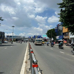 CC Cho thuê mặt bằng - Văn Phòng Toà nhà 7 tầng ngay Hằng Xanh. 7x30m