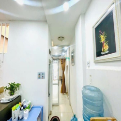 Bán nhà Trung Tâm Quận 10, 40m², 2 lầu, hẻm 6m chỉ hơn 6 tỷ