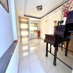 Cần tiền bán nhà trung tâm quận Thủ Đức, nhà mới đường Đặng Văn Bi