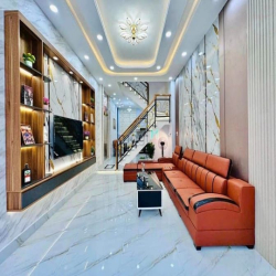 Bán gấp nhà trả nợ ở Đ. Lê Quang Định, Bình Thạnh, 56m2, 2tỷ470tr, SHR