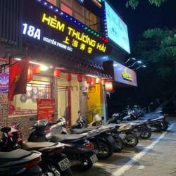 Sang nhượng Nhà hàng phố Nguyễn Phong Sắc, Cầu Giấy, 350m2, hđ 10 năm