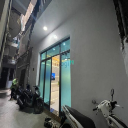 Bán nhà Khâm Thiên ngay Ô chợ Dừa, Đống Đa, dt 42m2, 4t, mt 5.7m.