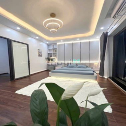 Bán nhà Khâm Thiên ngay Ô chợ Dừa, Đống Đa, dt 42m2, 4t, mt 5.7m.