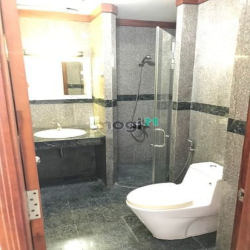 bán căn hộ 2PN New Saigon Giá: 2 ty5 View hồ bơi