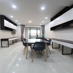 Cần cho thuê Officetel Saigon Royal Quận 4, giá 20 triệu/tháng, 68m2
