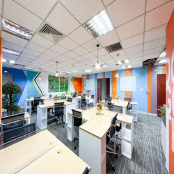 VP 150m2 Điện Biên Phủ -BT, ngăn sẵn phòng họp, kính, phòng GĐ giá tốt