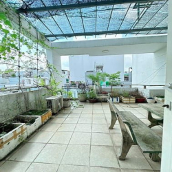 TÂN PHÚ: SÁT CHỢ TÂN HƯƠNG- 100m2 (5 X 20m) 3 tầng đẹp - Hẻm XH tránh