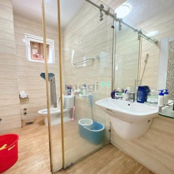 TÂN PHÚ: SÁT CHỢ TÂN HƯƠNG- 100m2 (5 X 20m) 3 tầng đẹp - Hẻm XH tránh