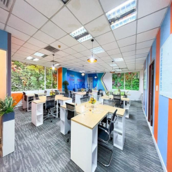 VP 150m2 Điện Biên Phủ -BT, ngăn sẵn phòng họp, kính, phòng GĐ giá tốt