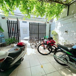 TÂN PHÚ: SÁT CHỢ TÂN HƯƠNG- 100m2 (5 X 20m) 3 tầng đẹp - Hẻm XH tránh