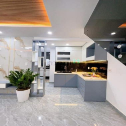 Bán gấp nhà đẹp siêu rẻ, 493 CMT8, Quận 10, 57m2, 2 tỷ 190tr, sổ sẵn.