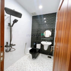 Bán gấp nhà đẹp siêu rẻ, 493 CMT8, Quận 10, 57m2, 2 tỷ 190tr, sổ sẵn.
