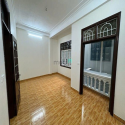 Hàng dân đẹp rẻ- oto lùi cửa 42m2 4.5 tầng 11.7 tỷ Phố Tô Vĩnh Diện