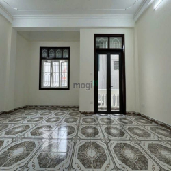 Hàng dân đẹp rẻ- oto lùi cửa 42m2 4.5 tầng 11.7 tỷ Phố Tô Vĩnh Diện