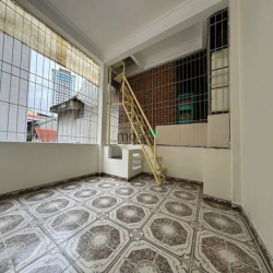 Hàng dân đẹp rẻ- oto lùi cửa 42m2 4.5 tầng 11.7 tỷ Phố Tô Vĩnh Diện