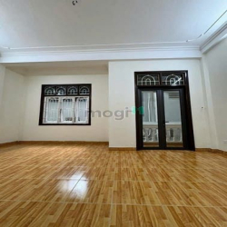 Hàng dân đẹp rẻ- oto lùi cửa 42m2 4.5 tầng 11.7 tỷ Phố Tô Vĩnh Diện