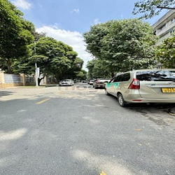 Gấp, gấp bán nhà mặt phố đường ngô quyền, Quận 5, 85m2, giá 27,5 tỷ tl