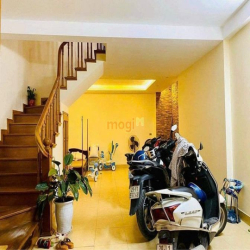 Cho thuê Nhà PL Trung Kính - Mạc thái tổ.