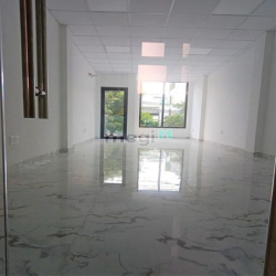 Cho thuê tòa nhà mới xây có thang máy đường Âu Cơ Q11