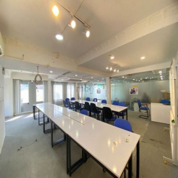 Cho thuê mặt bằng văn phòng rộng 80m2 ở ngay VinCom Cộng Hòa