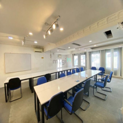 Cho thuê mặt bằng văn phòng rộng 80m2 ở ngay VinCom Cộng Hòa