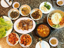 Sang lại quán ăn HQ đường D2 cũ, Q. BT. Giá sang 1,2 tỷ VNĐ.