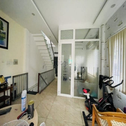 Bán gấp nhà HẺM Ô TÔ TRẦN MINH QUYỀN Q10 - 4.7m x 11m - 3 tầng ở ngay