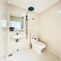 Bán gấp nhà giá 3ty390 ở đường Nguyễn Đình Chiểu, P4, Q3 SHR