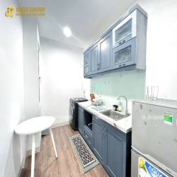 Căn hộ full nội thất có máy giặt riêng ban công cửa sổ lớn ở  quận 1