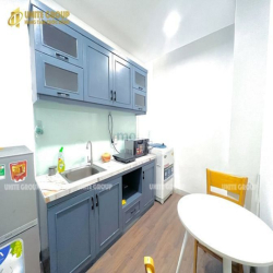 Căn hộ full nội thất có máy giặt riêng ban công cửa sổ lớn ở  quận 1