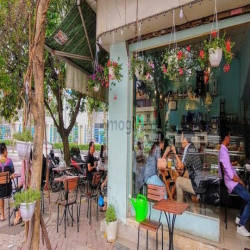 Mặt phố Giải Phóng - lô góc 2 phố - cực đẹp - 30m2 x 5 tầng - MT 10m