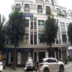 Cho thuê nhà Vinhomes Hàm Nghi, 140m2, 5T, thông sàn, văn phòng, spa