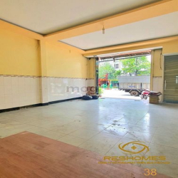 Chủ giảm giá sâu còn 25tr/tháng nhà 1 trệt 3 lầu đường Đồng Khởi