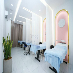 Cho thuê nhà 2 mặt tiền đường Võ Văn Tần, P5, Q3 Dt 480m2 có Thang Máy