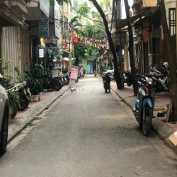 PHỐ NGUYỄN CHÁNH : Lô Góc 5 t -45 m phân lô , vỉa hè - oto vào - kd