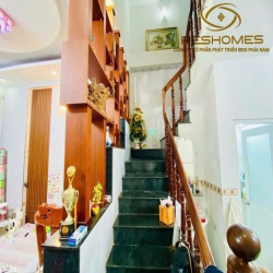 Bán căn nhà 1 trệt 2 lầu ngay chợ cổng 2 Biên Hòa giá rẻ, nhanh tay ch
